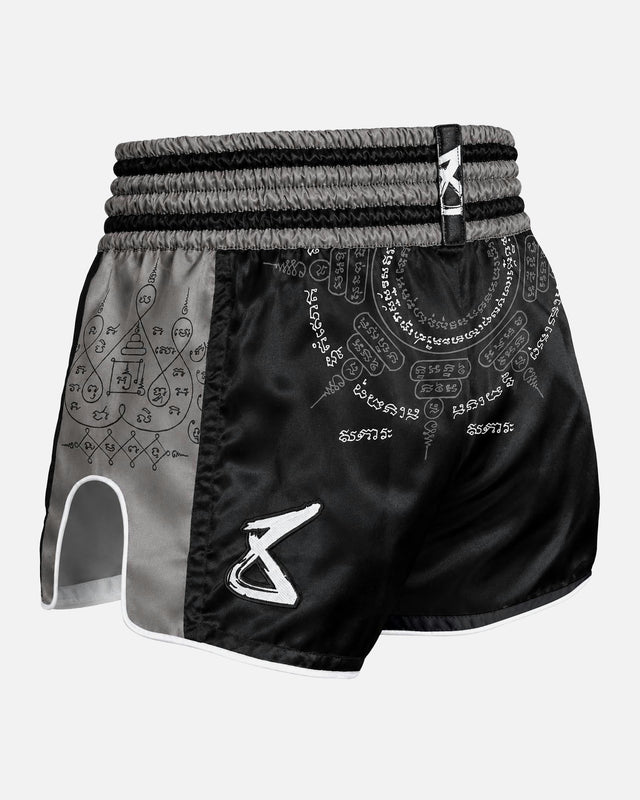 8 WEAPONS Muay Thai-shorts 8 Ways Yant 2.0 – Svart