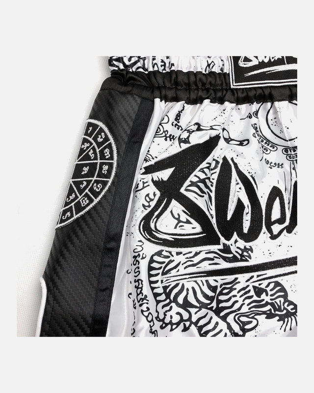 Shorts de Muay Thai 8 WEAPONS Carbon Sak Yant Tigers – Blanc