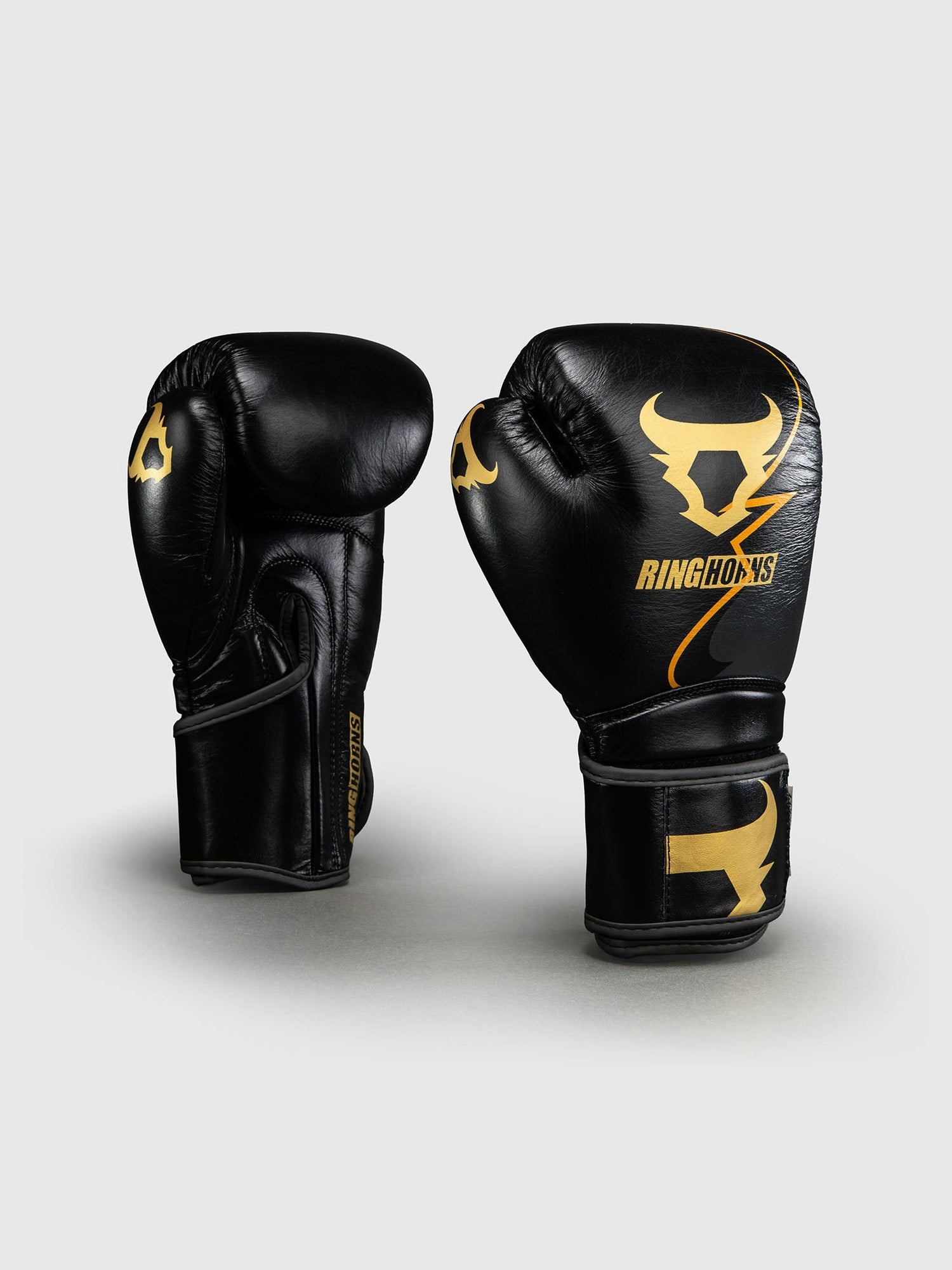 Guantes de boxeo Ringhorns Charger by Venum – Negro/Oro