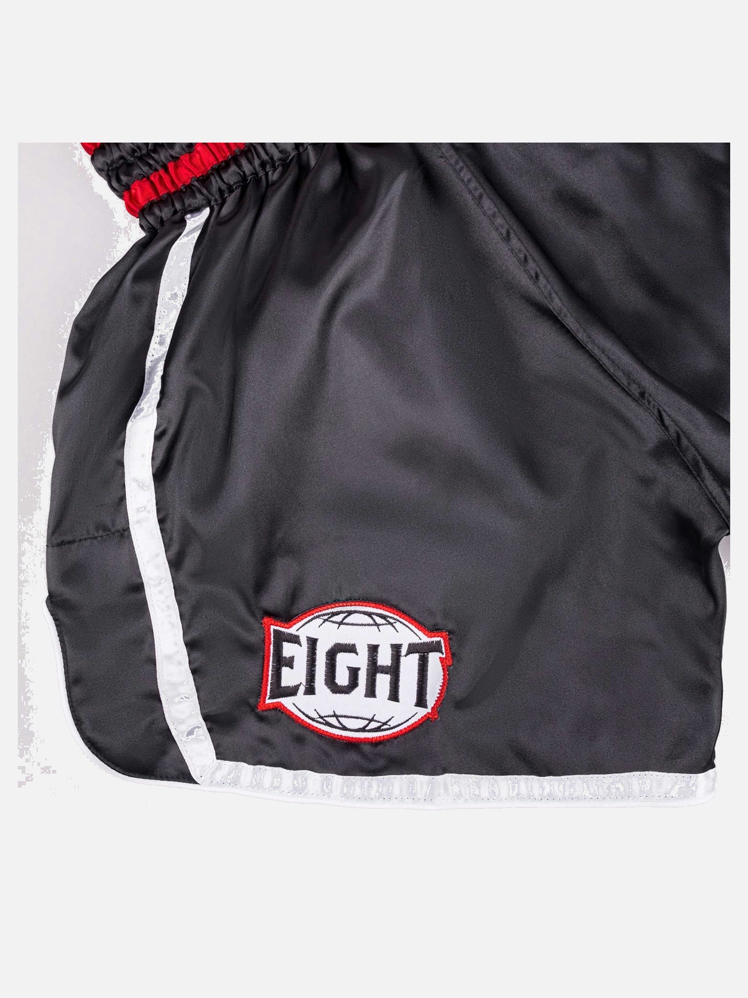 8 WEAPONS Muay-Thai-Shorts Bangkok – Schwarz/Weiß