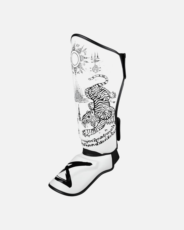 8 WEAPONS Shin guards Sak Yant Tigers – White/Black