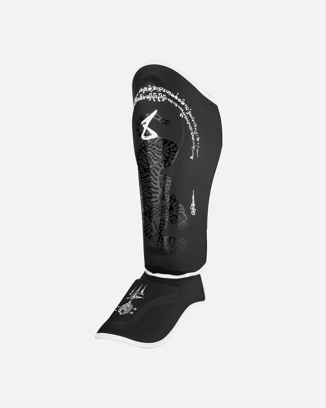 Protège-tibias 8 WEAPONS Sak Yant Big Tiger – Noir