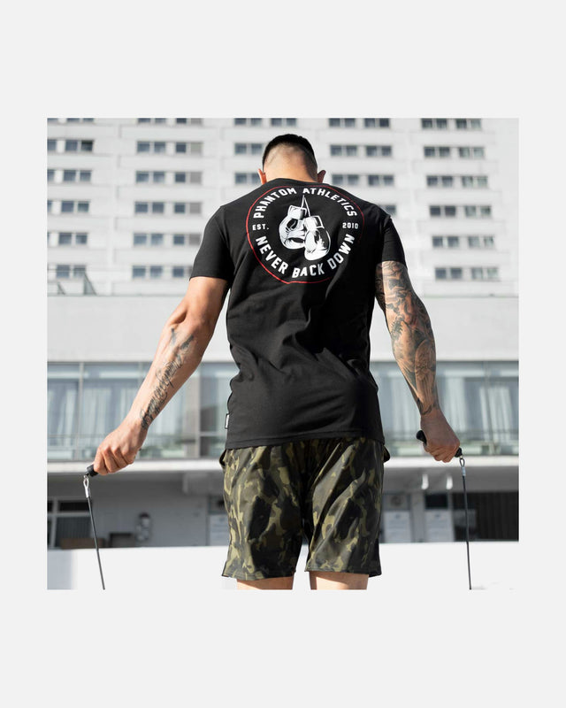 T-shirt Phantom Athletics Never Back Down – Preto