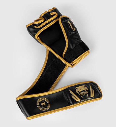 Mănuși MMA Venum Challenger – Negru/Auriu – Mănuși MMA