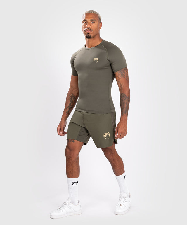 Rashguard Venum Contender Manga Corta – Caqui Verde – Rashguard