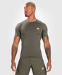 Rashguard Venum Contender Manga Corta – Caqui Verde – Rashguard