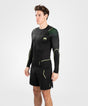 Venum Rashguard Fusion 2.0 Manga Comprida – Preto/Amarelo – Rashguard